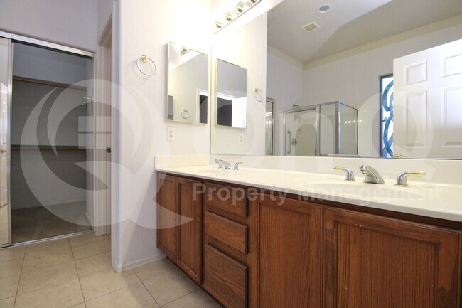Building Photo - 1445 S Park Grove Cir