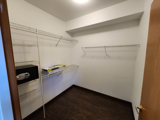 Building Photo - Renovated 3 Bedroom Condo