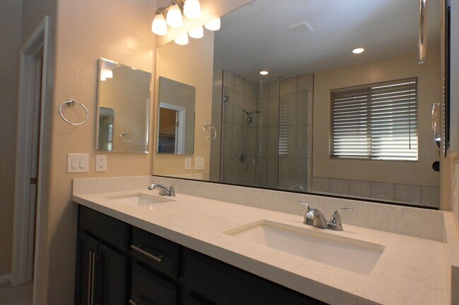 Building Photo - 340 Cadence Vista Dr