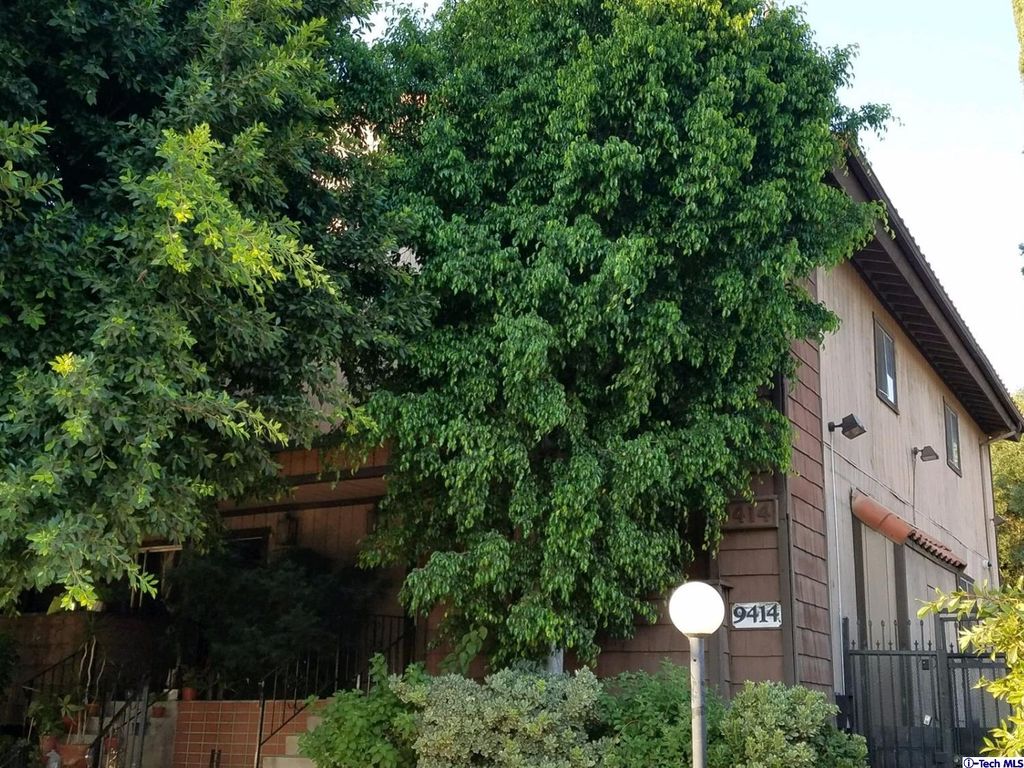Exterior - 9414 Moonbeam Ave