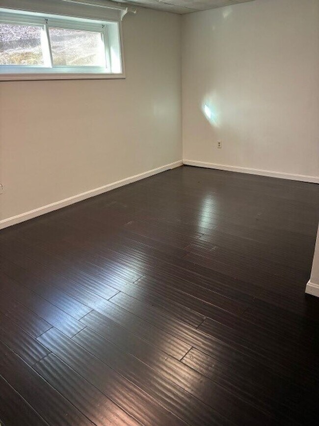 Building Photo - LAKE FRONT PARADISE