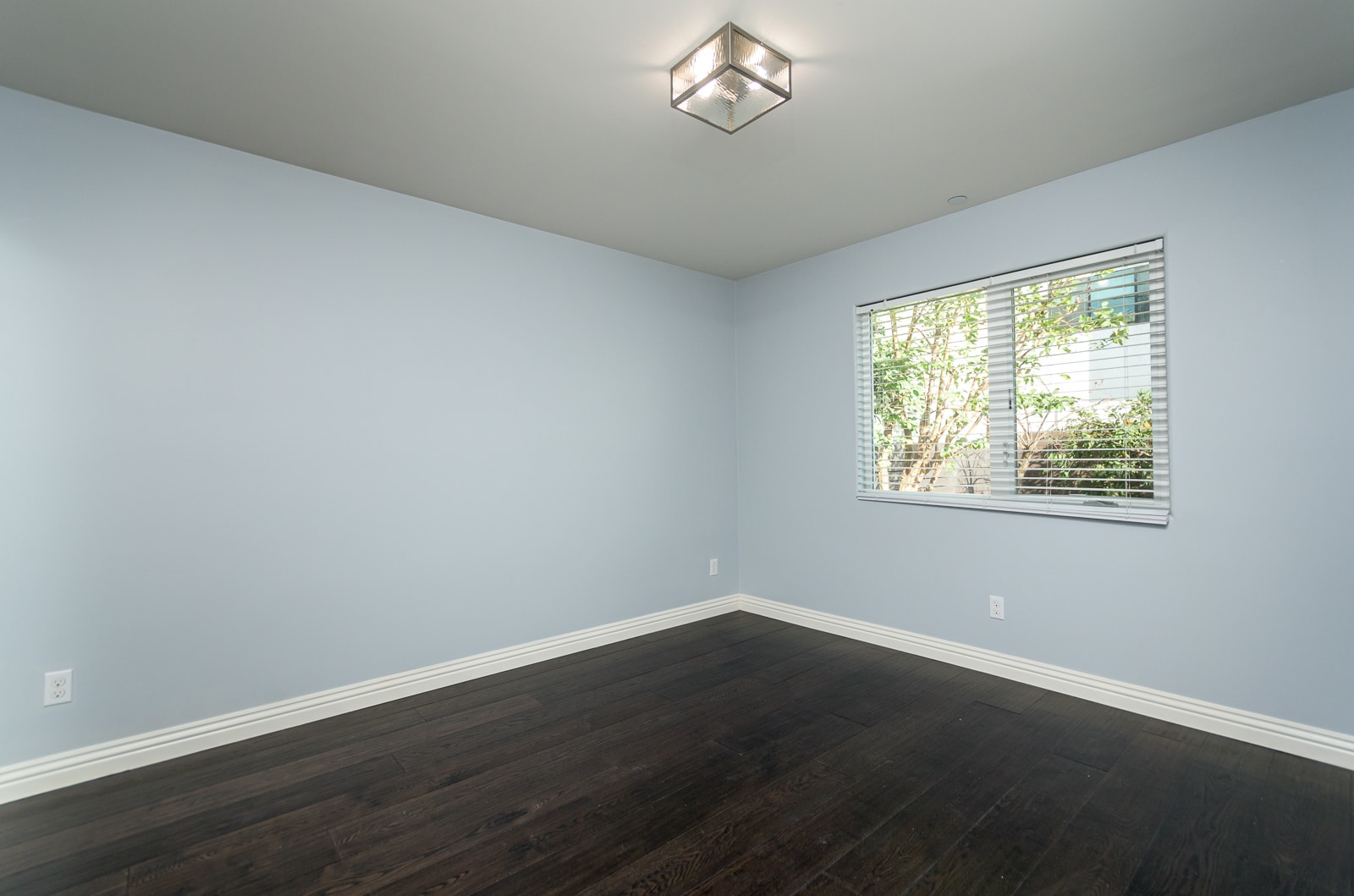 Building Photo - 736 N Wilton Pl