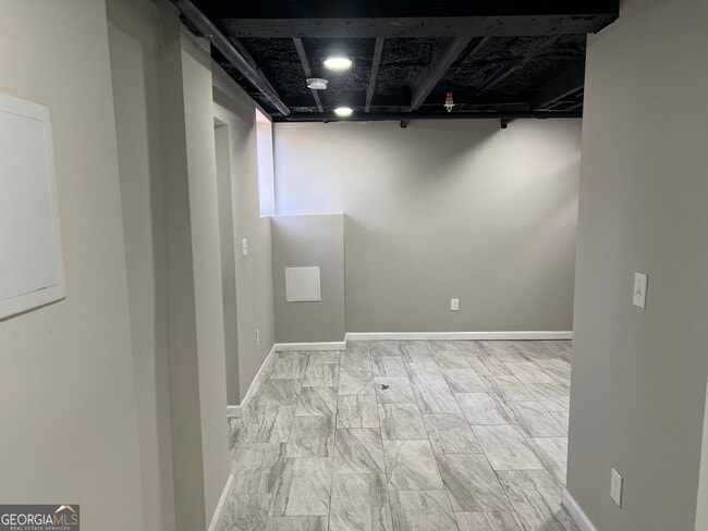 Building Photo - 1255 Pine Ave