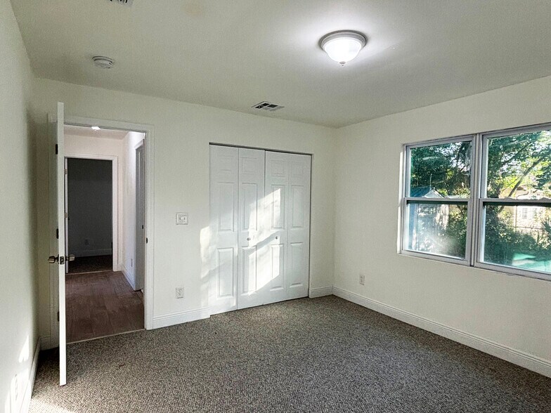 Building Photo - 2325 Westover Dr