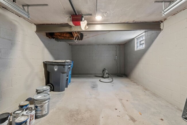 Building Photo - READY NOW! Fully RENOVATED 3 bedroom in SCOTT TOWNSHIP!