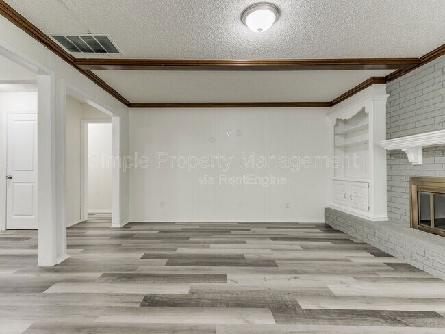 Building Photo - 704 Pepperdine Ave