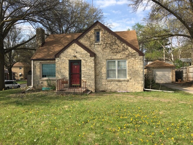 Building Photo - 5000 Randolph St