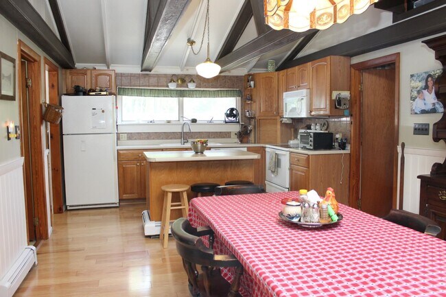 Building Photo - 318 Paradise Dr