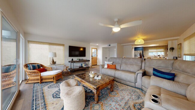 Building Photo - 3BR/2BA Remodeled Condo – 1 Block from the...