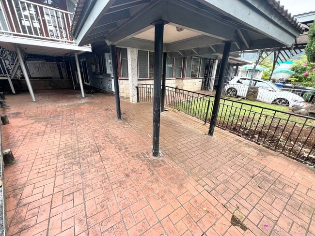 Building Photo - ALL UTILITIES INCLUDED! 4 bed, 1 bathroom ...