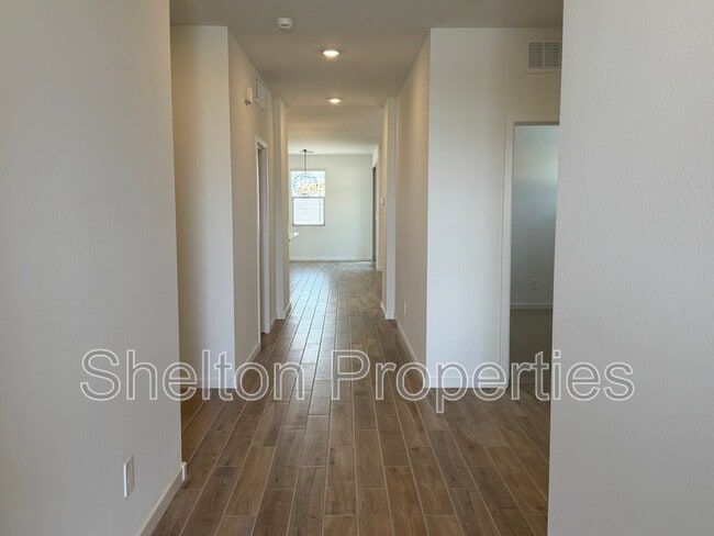 Building Photo - 15928 W Gray Fox Trl