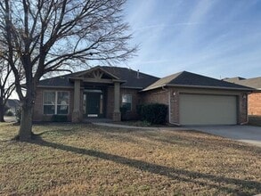 Building Photo - 2220 SE 7th St