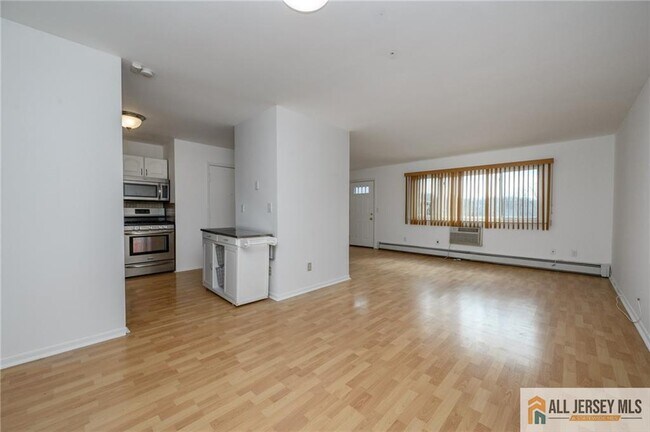 Building Photo - 628 Cricket Ln