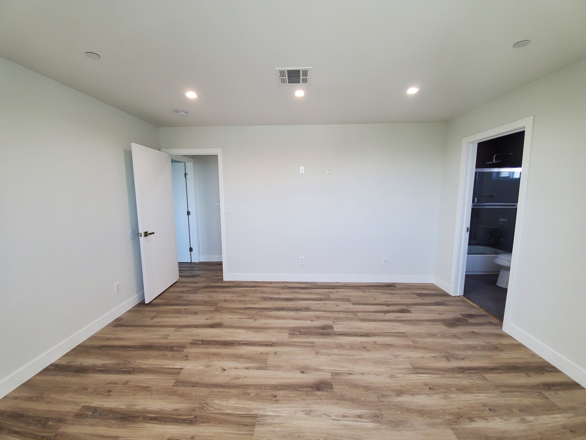 Building Photo - 2337 S Crenshaw Blvd