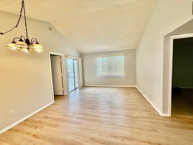 Building Photo - 1673 SE Green Acres Cir