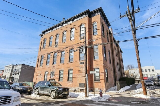 Building Photo - 464 Central Ave