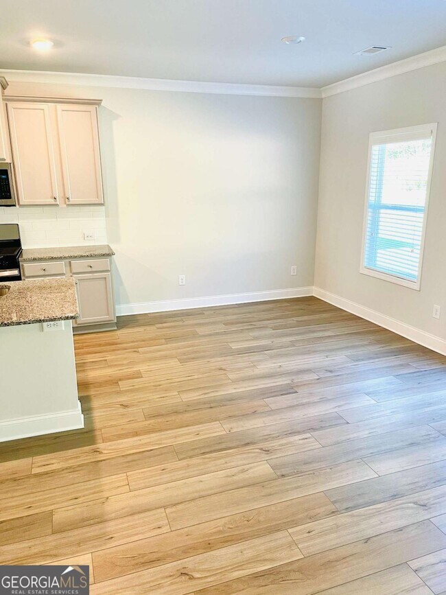 Building Photo - 3030 Westgate Park Dr