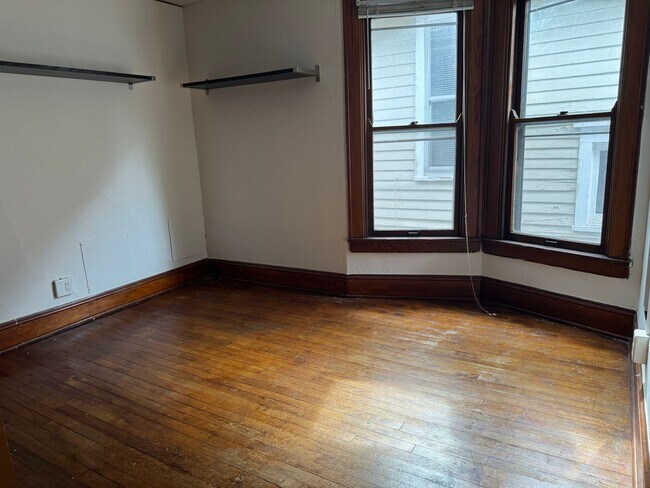 Building Photo - 215 N Paterson St