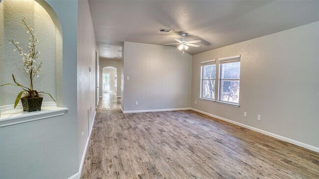 Building Photo - 711 House Creek Dr