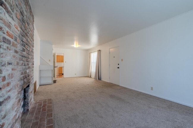 Building Photo - 35 Fairlawn Ave