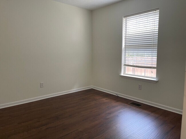 Building Photo - Single Family Home West Nashville Croleywood