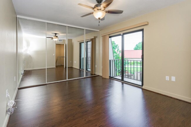 Building Photo - 818 8th Ct