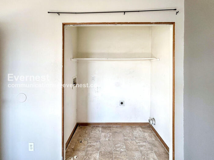 Building Photo - 663 Seawell Dr