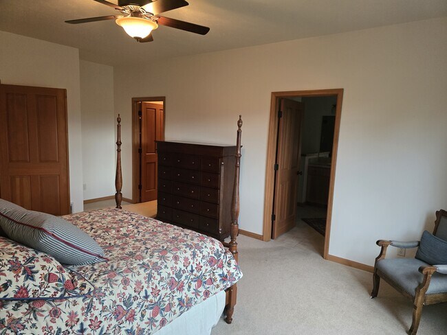 Building Photo - 3300 Graf St