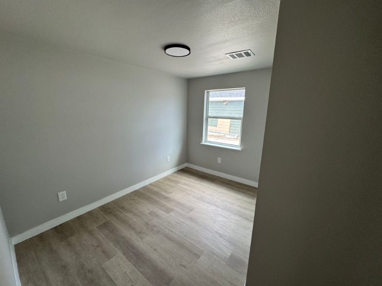 Building Photo - 3919 Elysian St