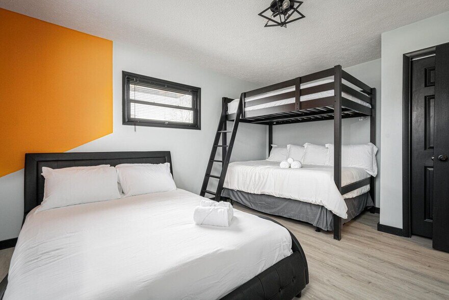 Building Photo - 5850 Devington Cir