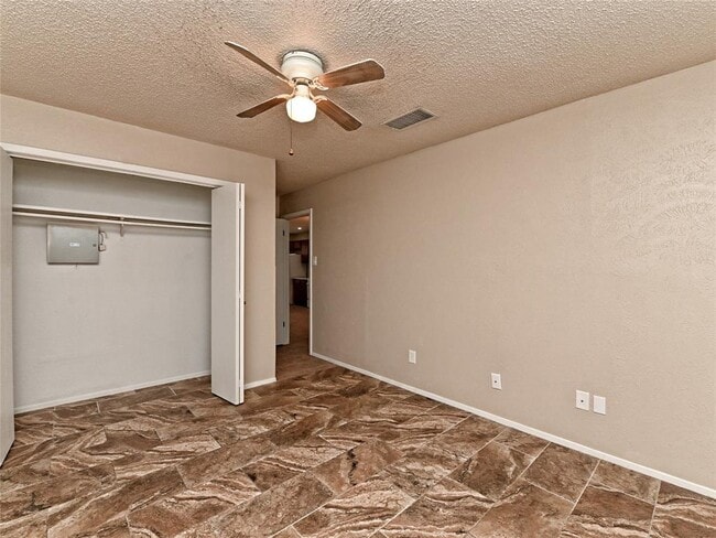 Building Photo - 1916 Gracy Farms Ln