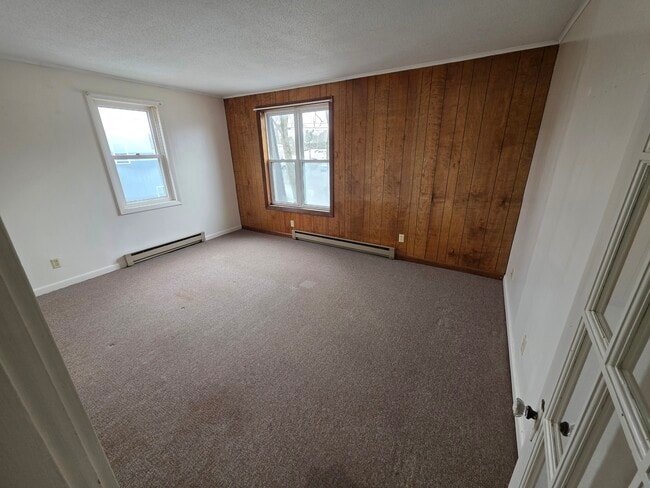 Building Photo - 515 Main St