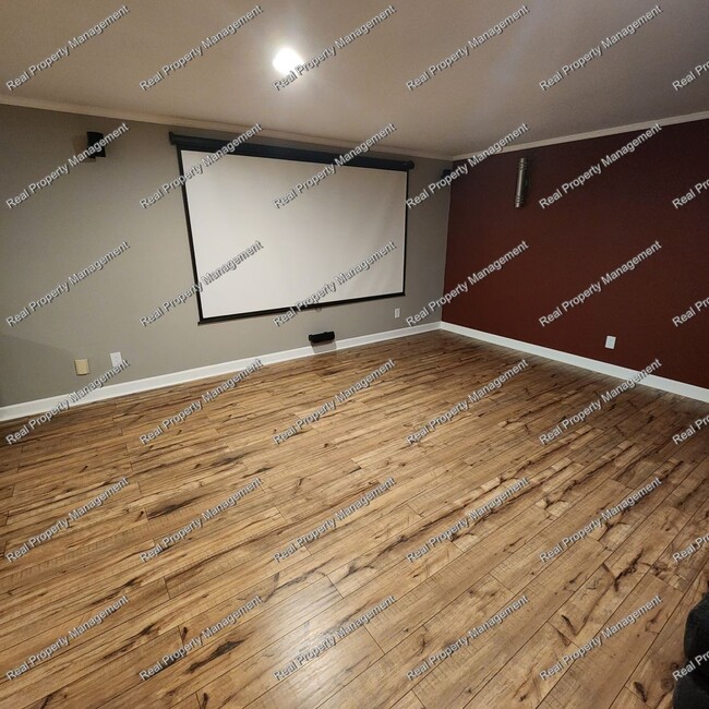 Building Photo - Gorgeous 4 Bedroom Ranch