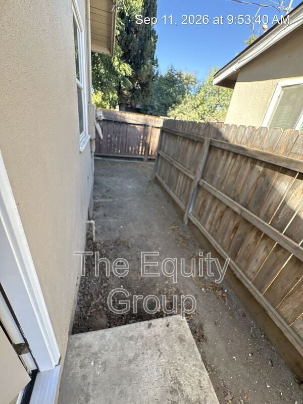 Building Photo - 924 W Goshen Ave