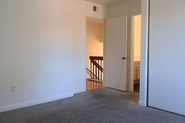 Building Photo - Spacious 3 bedrooms 3 full baths home in Chula Vista