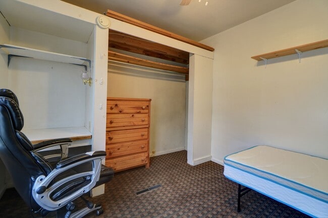 Building Photo - Provo Upstairs Apartment