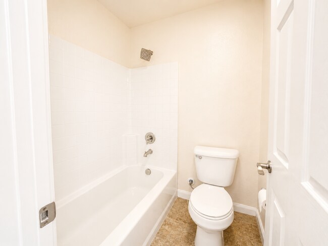 Building Photo - Spacious 5 (or 6) Bedroom House with attached ADU in Winchester for Rent