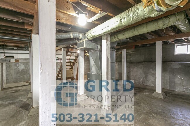 Building Photo - Spacious 3 Bedroom, 2 Bath Craftsman - Creston Park Neighborhood - A Must See!