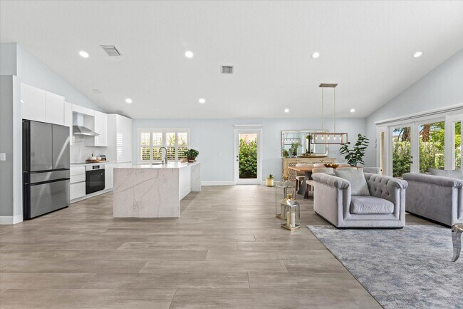 Building Photo - 10112 Aqua Vista Way