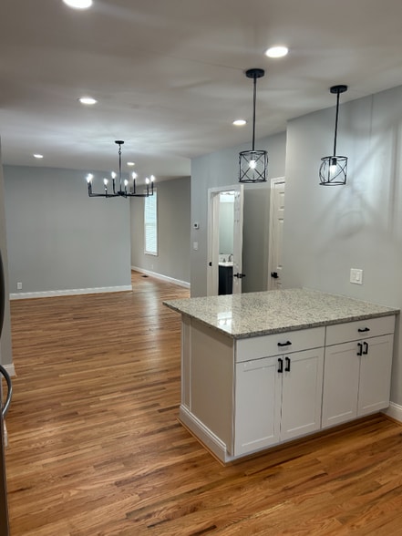 Building Photo - 127 Meridian St