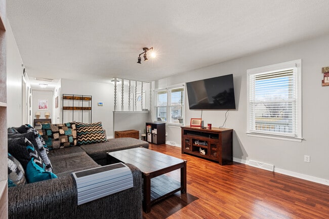 Building Photo - 3012 Fielding Rd