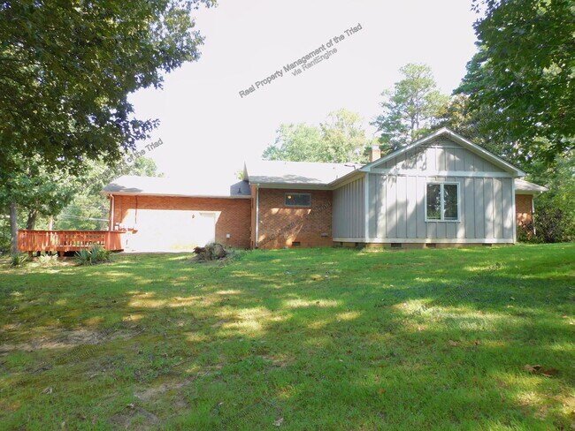 Building Photo - 604 Pineburr Rd