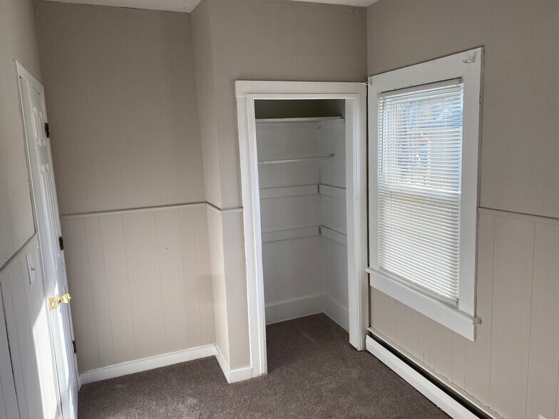 Building Photo - 123 Main St