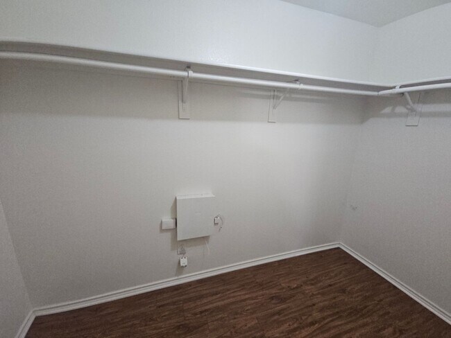 Building Photo - Beautiful 2 Story in Bedford Off Forest Ridge