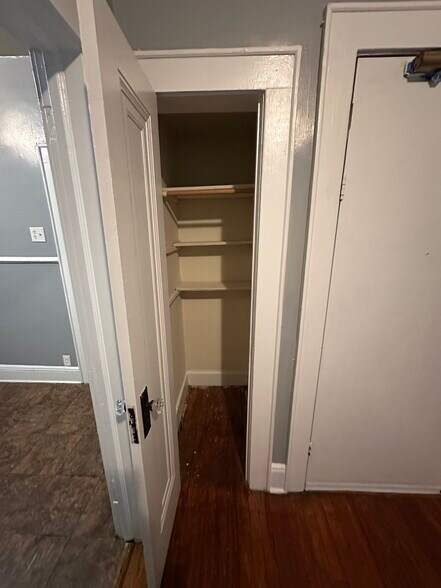 Building Photo - 403 Chestnut St