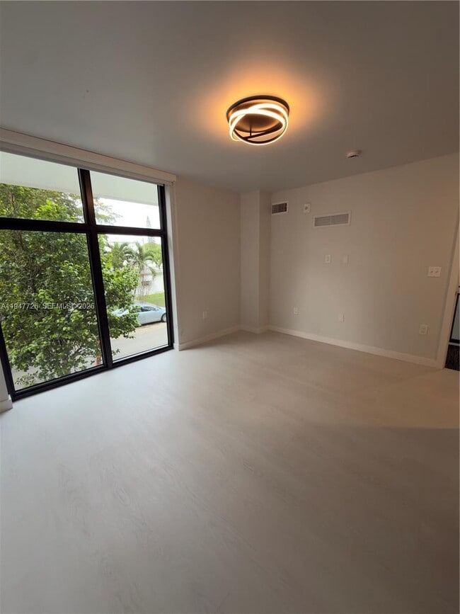 Building Photo - 18300 SW 98th Ave