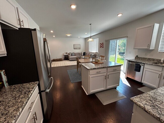 Building Photo - Beautiful 3 Bedroom Home for Rent