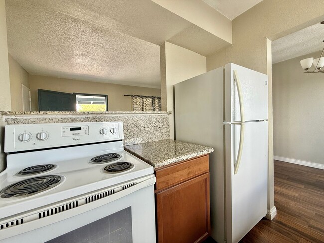 Building Photo - Charming 2-Bed Apartment – Well-Maintained...