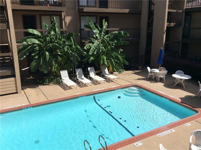 Primary Photo - 4425 Gilbert Ave