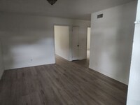 Building Photo - 2 bedroom 1 bath apartment Maryville ( Blo...